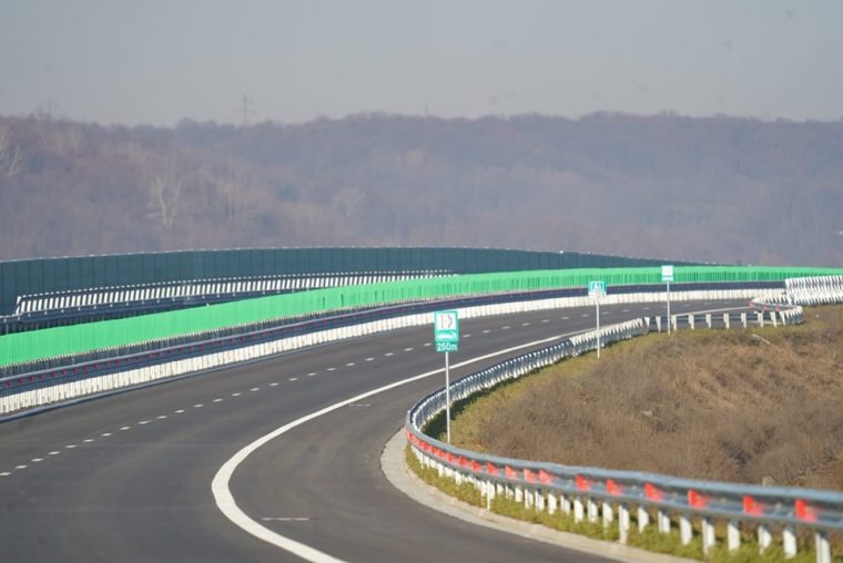 Autostrada Sibiu Pitesti avanseaza rapid o noua sectiune este aproape finalizata si ar putea fi inaugurata mai devreme