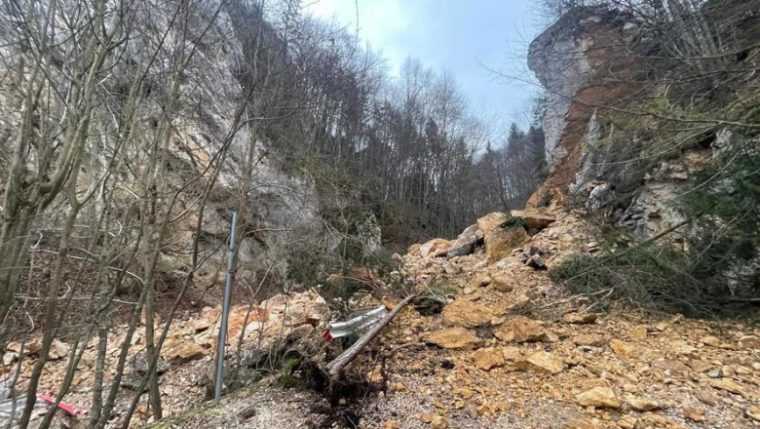 Braov o alunecare de terem impiedica accesul la Pietrele lui Solomon