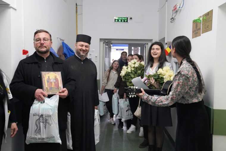 Cadouri pentru sectia de nou nascuti a Spitalului Judetean Arges