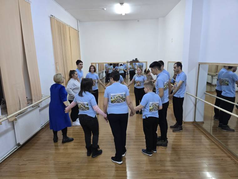 Campania MOBIL continua Tinerii cu dizabilitati din Arges necesita un microbuz multifunctional