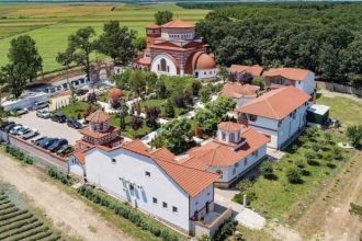 Capul Sfantului Mare Mucenic Gheorghe sosete in Romania la Manastirea Pantocrator