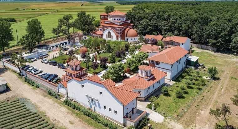 Capul Sfantului Mare Mucenic Gheorghe sosete in Romania la Manastirea Pantocrator