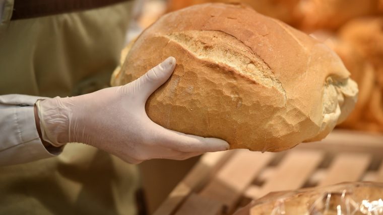 Cat va costa painea in 2026 din cauza crizei petrolului