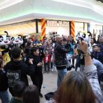 Cerebel si Adrian Elicopter de lupta demonstratii de kendama la deschiderea MR DIY Petrecerea continua