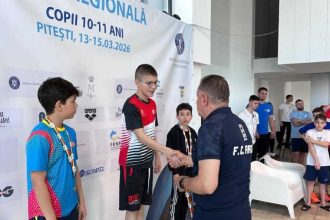 Copiii au participat la competitia de inot de la Pitesti pentru a obtine barele de calificare la Nationale