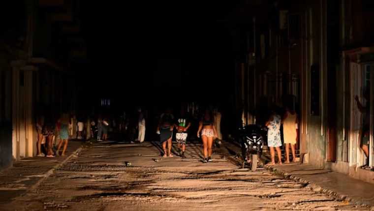 Cuba in intuneric complet criza combustibilului paralizeaza intreaga tara si starneste revolta populatiei
