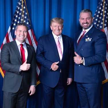 Cum a reusit Dragos Sprinceana milionarul roman sa ajunga la masa lui Donald Trump Culoarul secret catre Mar a Lago