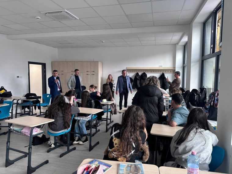 Dezastru la scoala Ion Pillat unde municipalitatea a investit cei mai multi bani Primarul Gentea in control