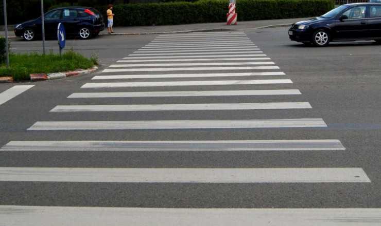 Doua tinere accidentate pe trecerea de pietoni de un sofer in varsta de 84 de ani