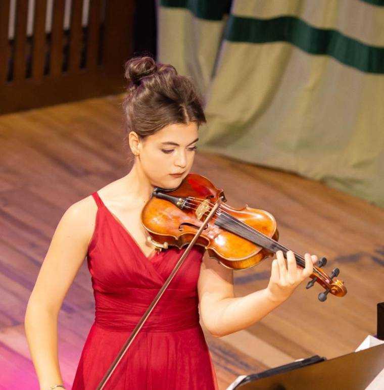 Elev a Liceului Dinu Lipatti din Piteti Sofia Butaru a fost admis la masterclass ul Academiei Internaionale de Muzic Menuhin din Elveia