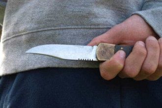 Elev de 15 ani sub protectia instantei dupa ce a fost jefuit de un coleg inarmat cu un cutit