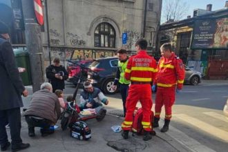 Fostul ministru Ilan Laufer si copiii sai au fost accidentati de o masina in timp ce se deplasau cu trotinetele