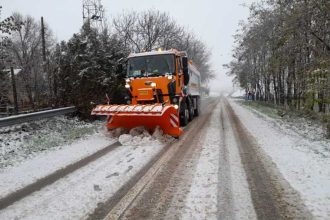 Iarna s a intoars utilajele de deszapezire au iesit pe drumurile din Predeal si Cheia