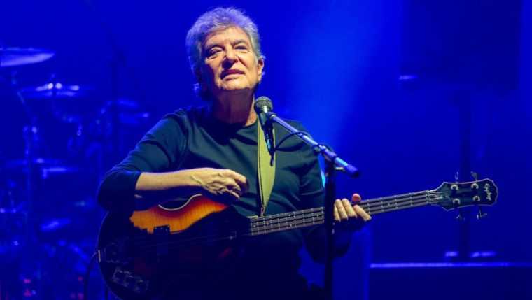 Iulian Mugurel Vrabete basistul formatiei Holograf a decedat la varsta de 70 de ani