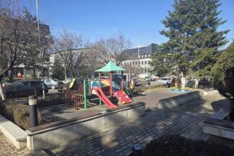 Locurile de joaca din centrul Mioveniului sunt in proces de reabilitare