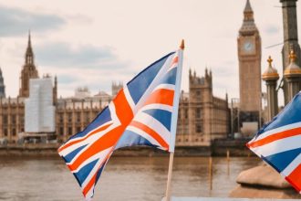 Londra elimina vizele pentru patru tari si impune restrictii severe pentru afgani