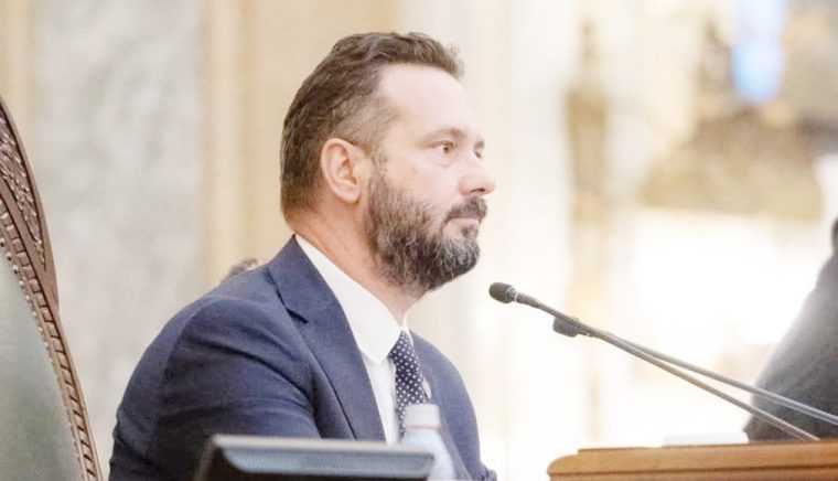 Mihai Cotez Taxele pentru locurile de veci din Pitesti sunt chiar mai mari decat impozitul pe o garsoniera