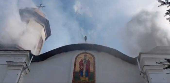 Momente de panic ntr o biseric veche de 140 de ani din Prahova A izbucnit un incendiu cu credincioii n interior