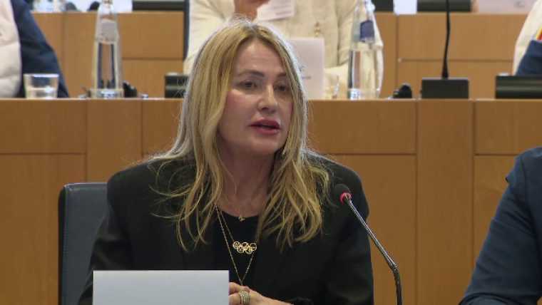 Nadia Comaneci in Parlamentul European Sunt ceea ce sunt datorita Romaniei