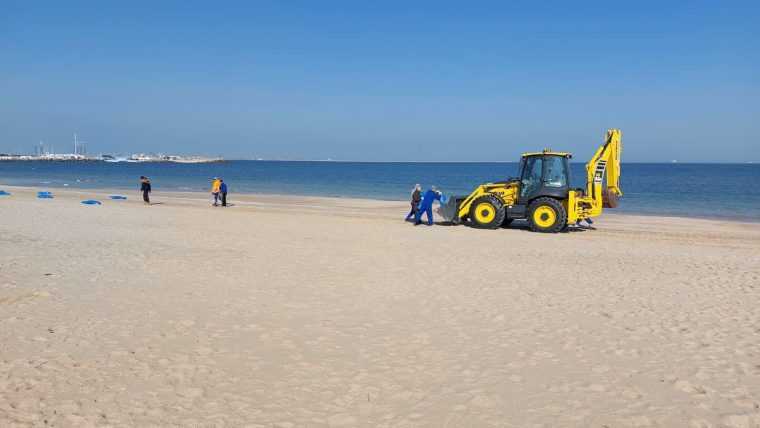 Navodari un rezervor de GPL ingropat ilegal sub nisip a fost lovit de un utilaj Autoritatile inspecteaza intreg litoralul