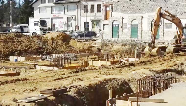 O minune cu durata incerta S au reluat lucrarile la piata din Campulung