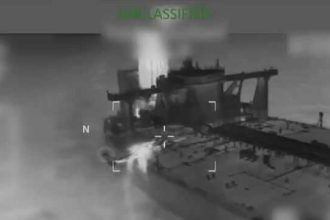 Peste 150 de petroliere cu marinari romani la bord blocate in Golful Persic