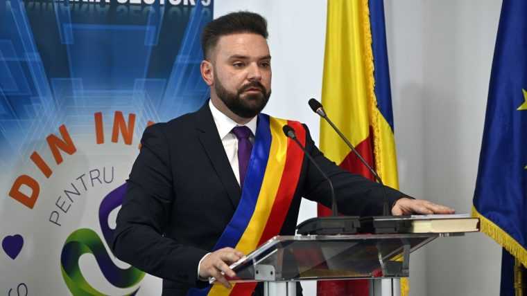 Piedone Jr modifica regulile de modernizare a strazilor gropile din Ferentari pot fi raportate prin share location