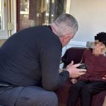 Politistii locali din Pitesti au oferit ajutor unei femei pierdute