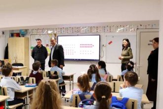 Primarul Aurel Costache in vizita de control la Scoala Liviu Rebreanu din Mioveni