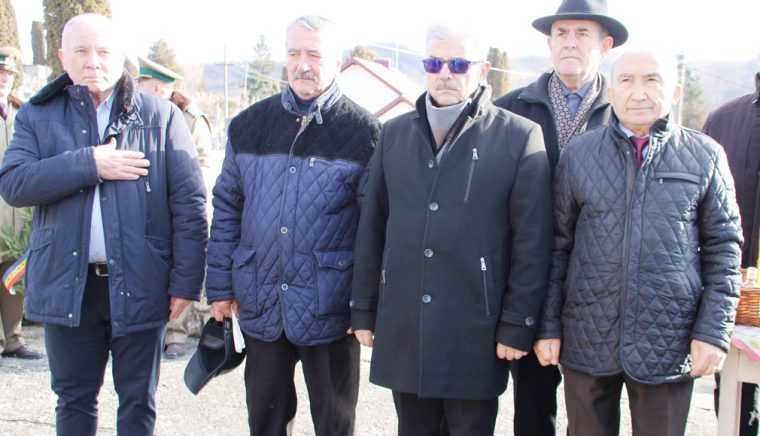 Revolutia continua la Campulung Zeci de revolutionari cer fara succes majorarea indemnizatiilor