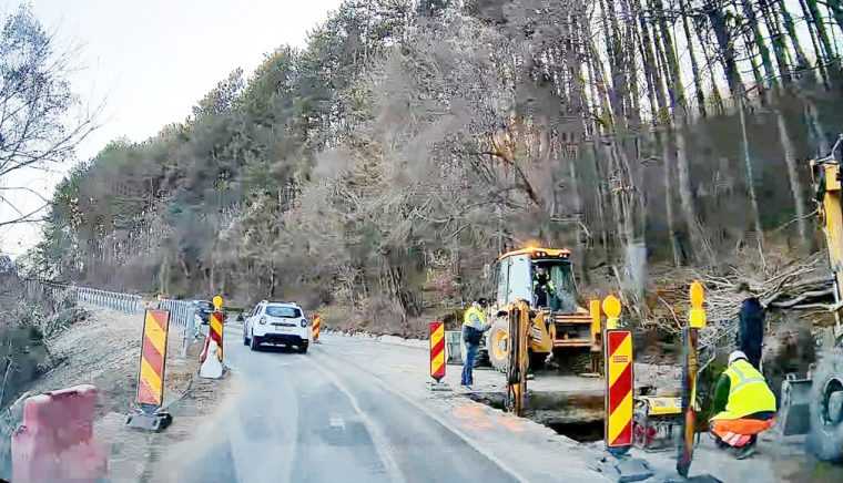S a asfaltat acum se distruge interventia lui Dorel la DN 73