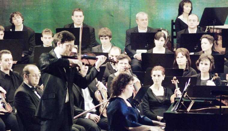 Scena din vita culturala a Pitestiului 164