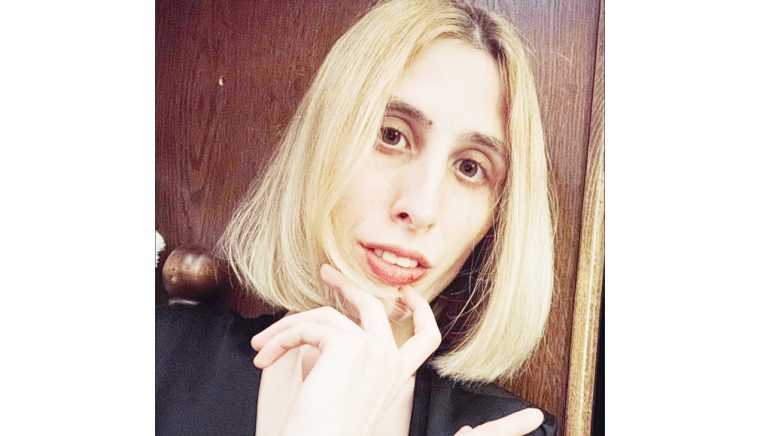 Simona Poclid in carti pentru a fi acceptata in Uniunea Scriitorilor din Romania Filiala Pitesti