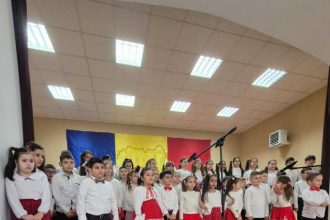 Spectacol special de 8 martie prezentat de elevii Scolii Gimnaziale din Rociu