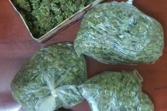 Tanar surprins in flagrant in timp ce vindea droguri in Bucuresti