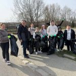 Tinerii din Mioveni au participat la ecologizarea orasului