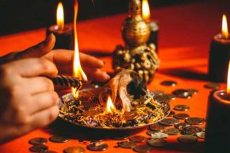 Trei femei arestate pentru o inselaciune legata de ritualuri magice