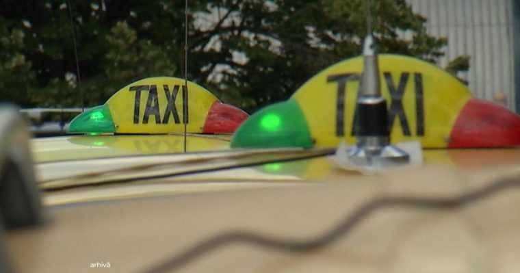 Un taximetrist din Arges s a lovit de un stalp dupa ce a pierdut 15000 de lei la aparatele de jocuri de noroc