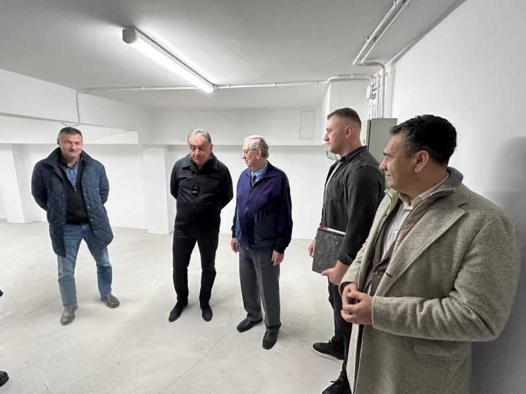 Video La Pitestii sunt finalizate alte doua adaposturi de protectie civila Care este locatia acestora