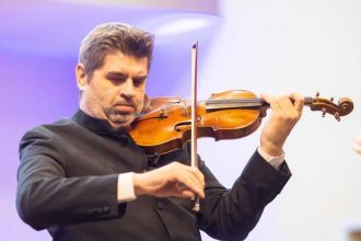 Violonistul Remus Azoitei si pianistul Mihai Ungureanu concert la Filarmonica Pitesti