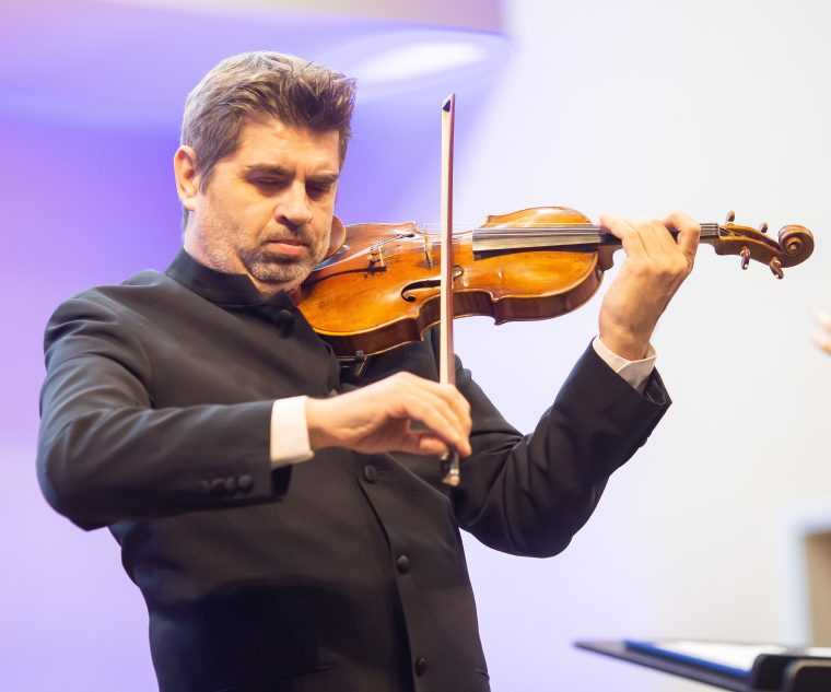 Violonistul Remus Azoitei si pianistul Mihai Ungureanu concert la Filarmonica Pitesti