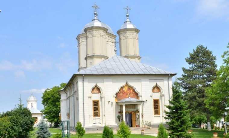 escrocherie cu rugaciuni pe tiktok doua calugarite false cer bani in numele manastirii pasarea