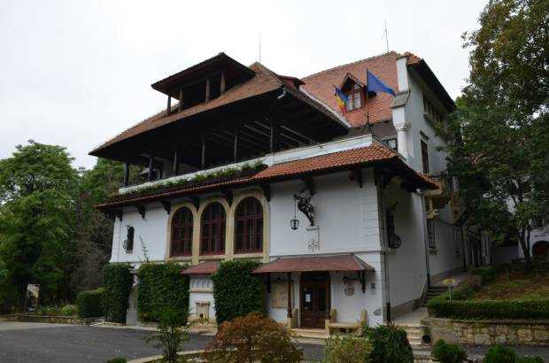 muzeul national bratianu a fost reacreditat pentru a doua oara alina gorghiu expozitia permanenta s a imbunatatit considerabil