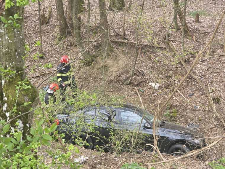 Accident in Arges la Cocu cu o masina iesita de pe sosea