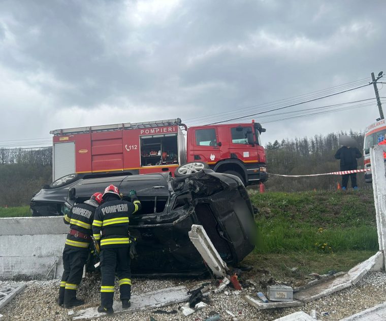 Accident in Arges la Davidest Vehicul rasturnat