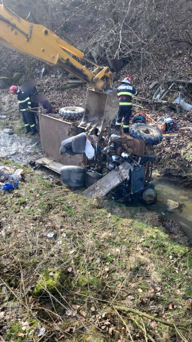 Actualizare Barbatul care a cazut cu vehiculul in parau era sub influenta alcoolului