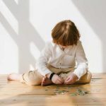 Asistenta psihologica gratuita pentru parintii copiilor cu autism si sindrom Down