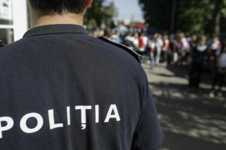 Doua tinere arestate de politie pentru furt dintr un magazin