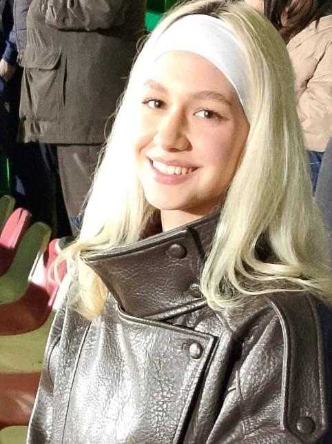 Eleganta in tribune sotia fotbalistului Jakov Blagaic a impresionat la meciul FC Arges Dinamo