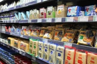 Guvernul extinde plafonarea preturilor pentru alimentele de baza Lista completa a produselor care raman reglementate